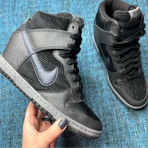 Women’s Nike Hi-Dunk Wedge Sneaker Size 8 in Black with Metallic black